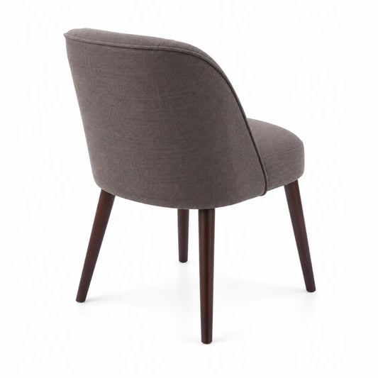Chaise en tissu gris foncé avec pieds en bois